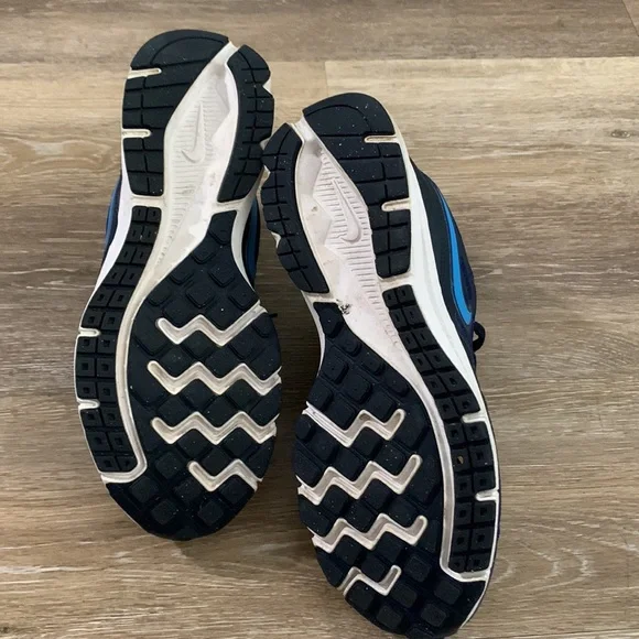 Nike- Downshifter 6 Men's Running Shoes EUC - Picture 6 of 7